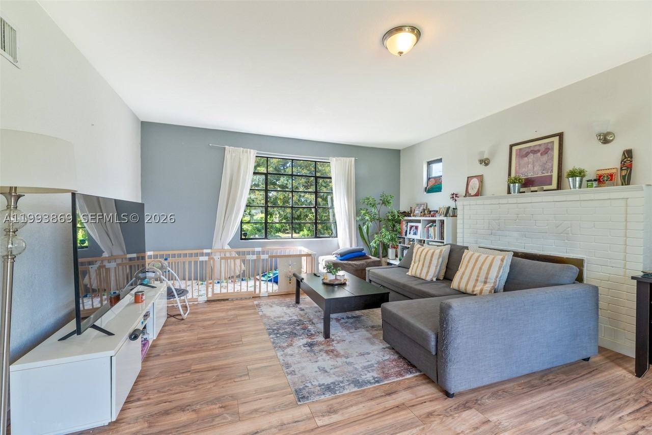 1238 Ne 112th St #NA - Photo 5 of 37