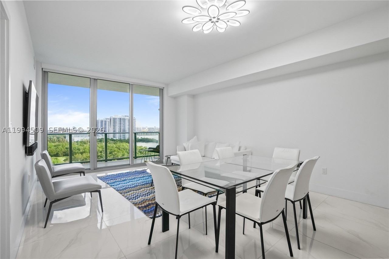 16385 Biscayne Blvd #1402 - Photo 3 of 30