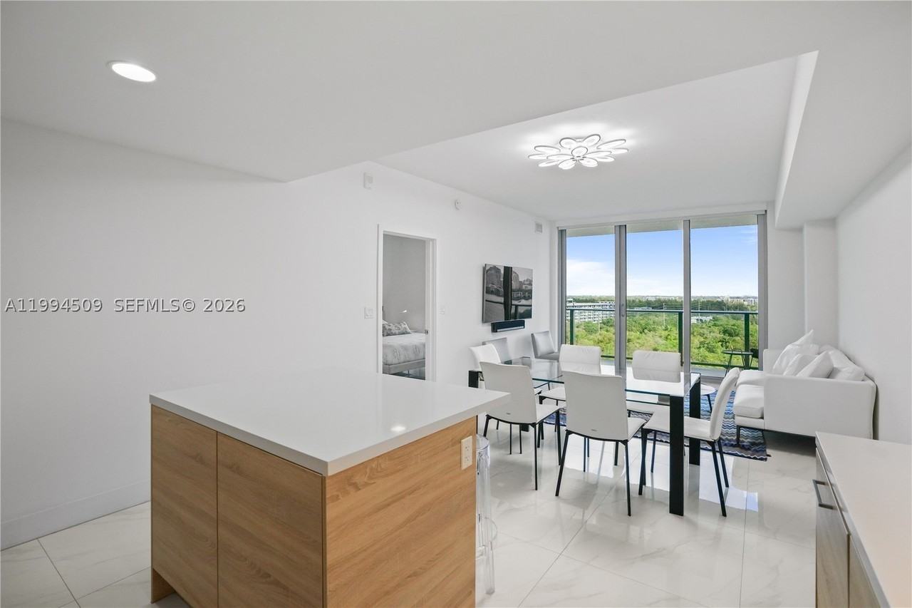 16385 Biscayne Blvd #1402 - Photo 5 of 30