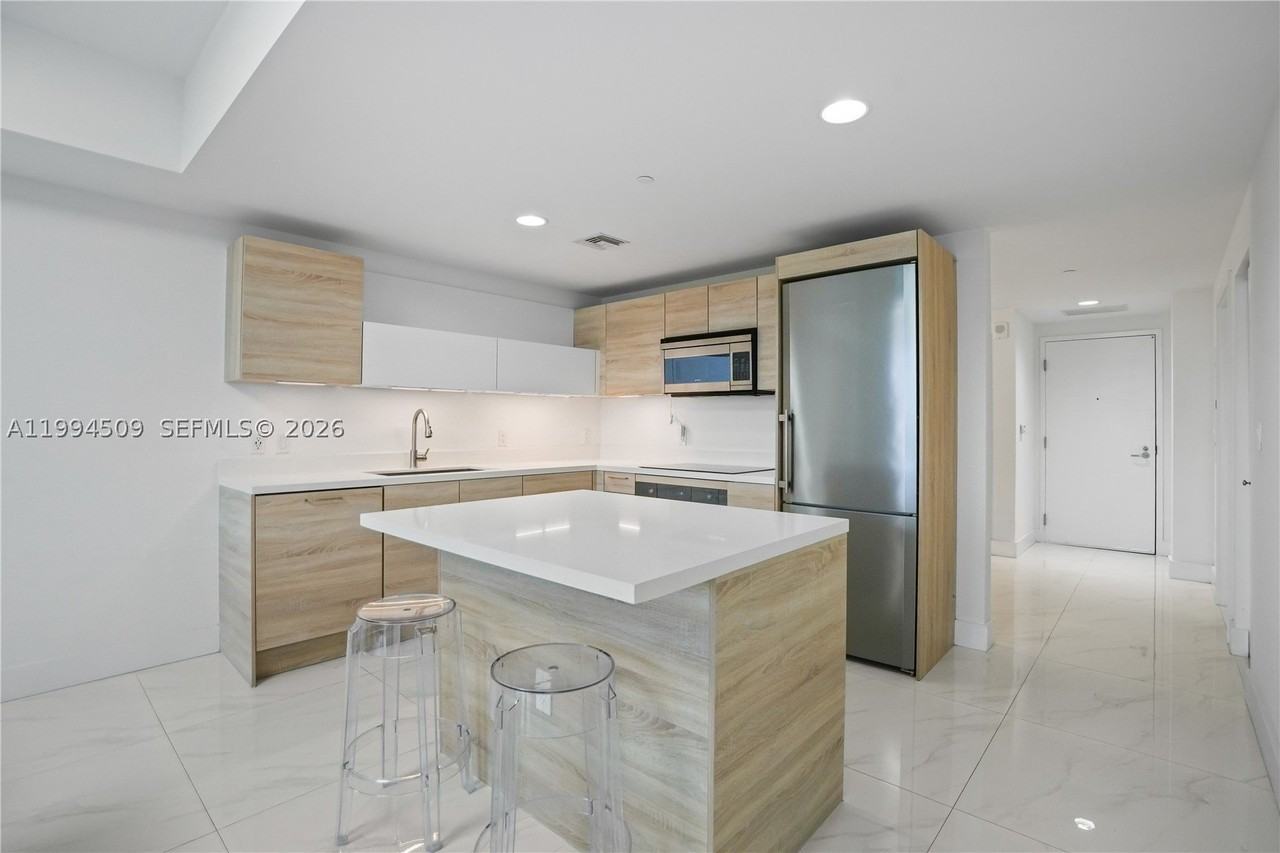 16385 Biscayne Blvd #1402 - Photo 6 of 30