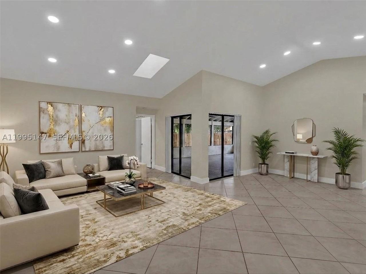 2158 Baton Rouge - Photo 4 of 47