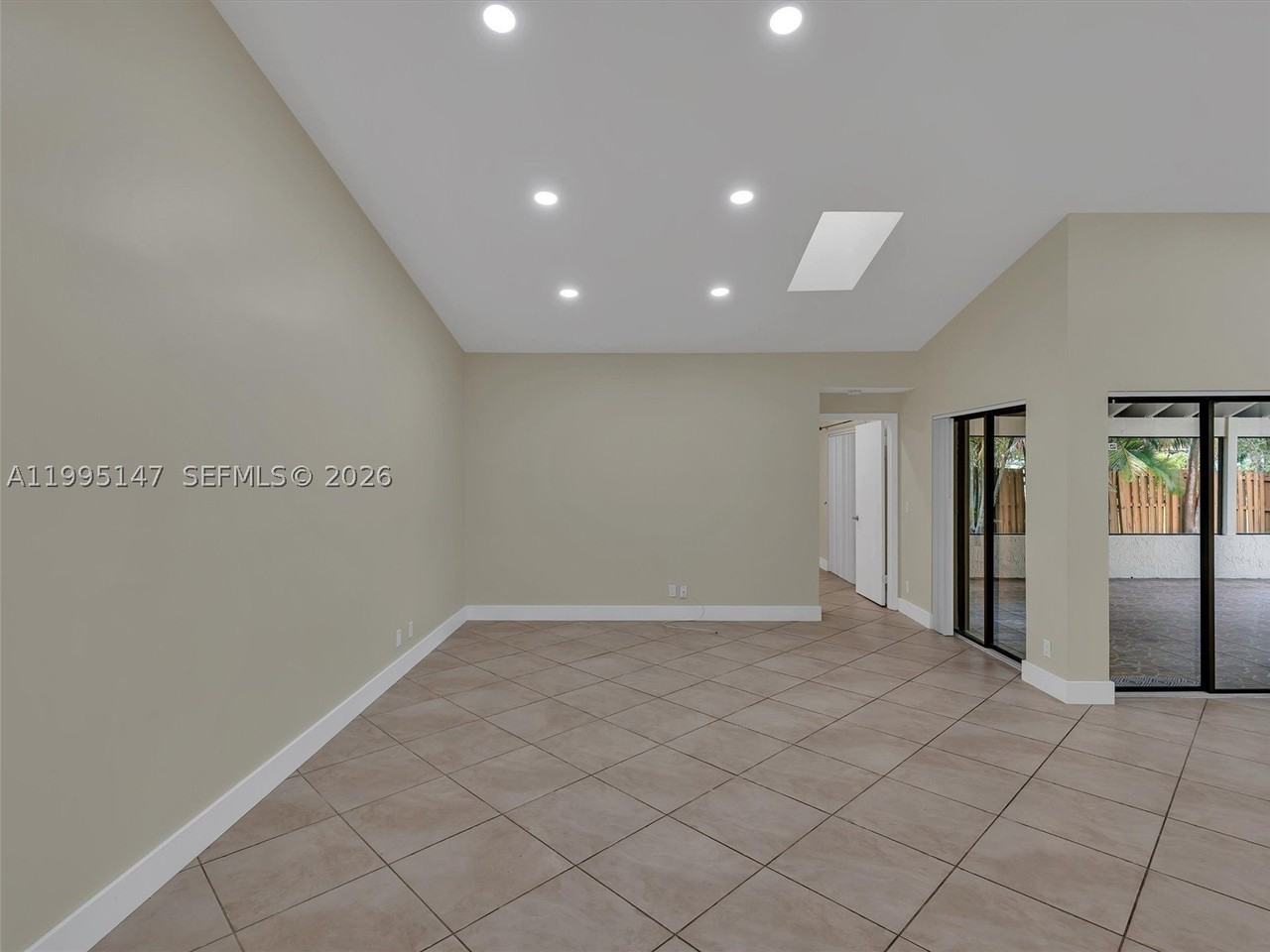 2158 Baton Rouge - Photo 5 of 47