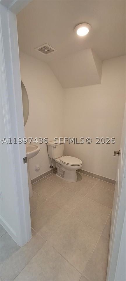 1010 Se 26th Ter #0 - Photo 5 of 14