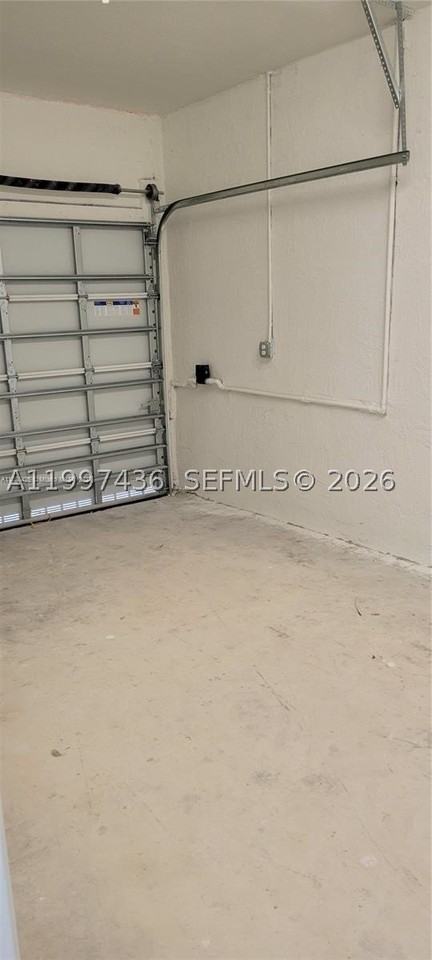 1010 Se 26th Ter #0 - Photo 6 of 14