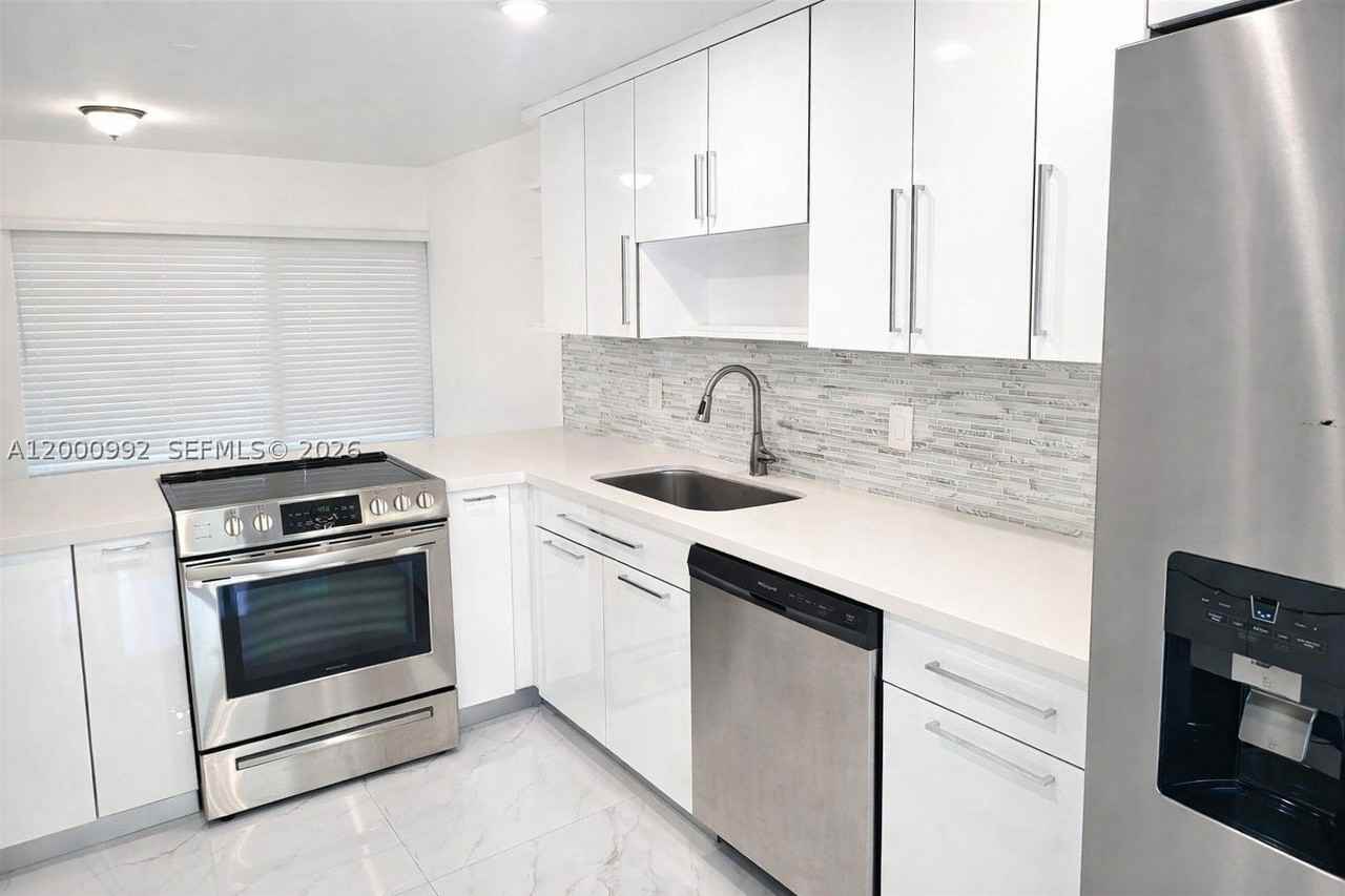 9723 N New River Canal Rd #416 - Photo 3 of 50