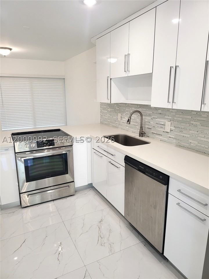 9723 N New River Canal Rd #416 - Photo 4 of 50