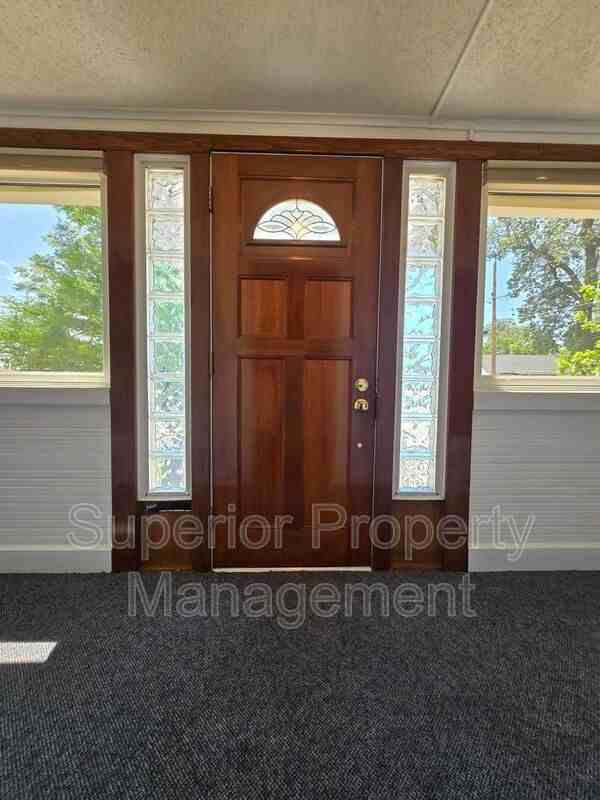 611 Seymour Ave - Photo 3 of 19