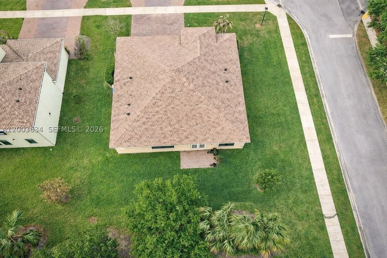 10005 W Verona Cir #10005 - Photo 4 of 36