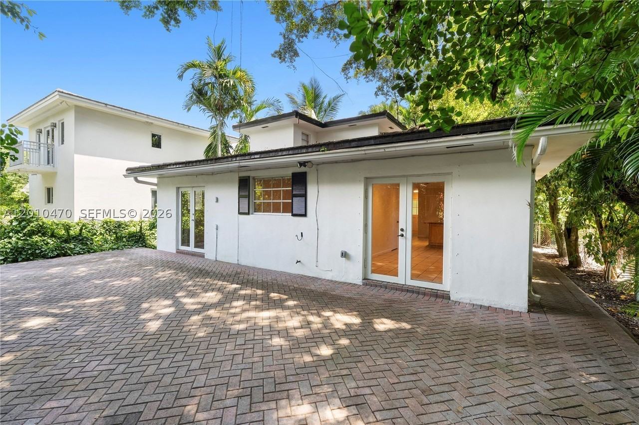 5520 San Vicente St - Photo 4 of 18