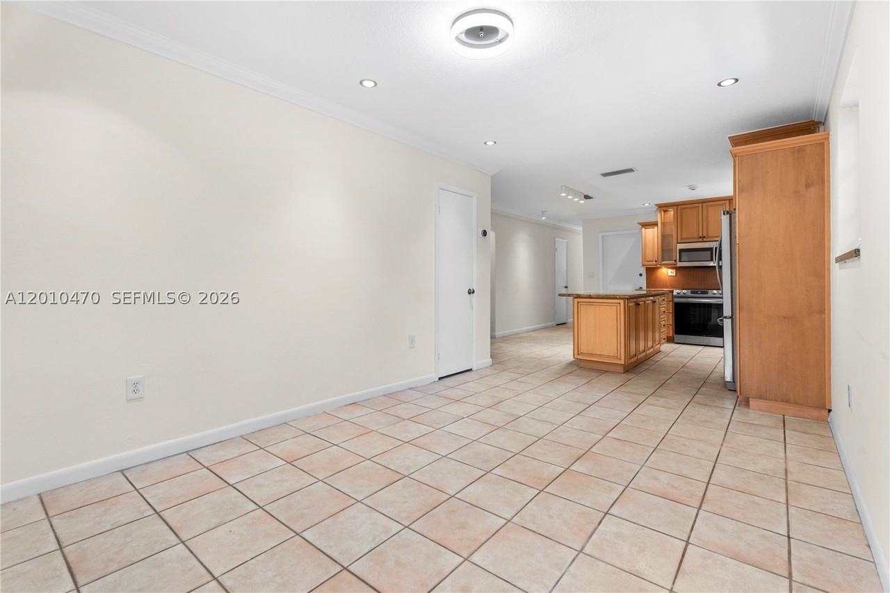 5520 San Vicente St - Photo 7 of 18