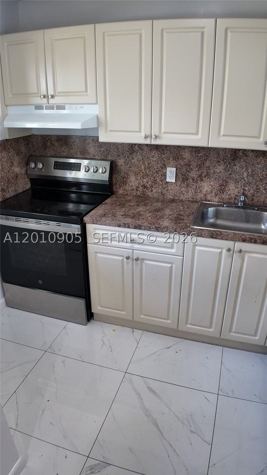 10900 Sw 196th St #103 - Photo 5 of 17