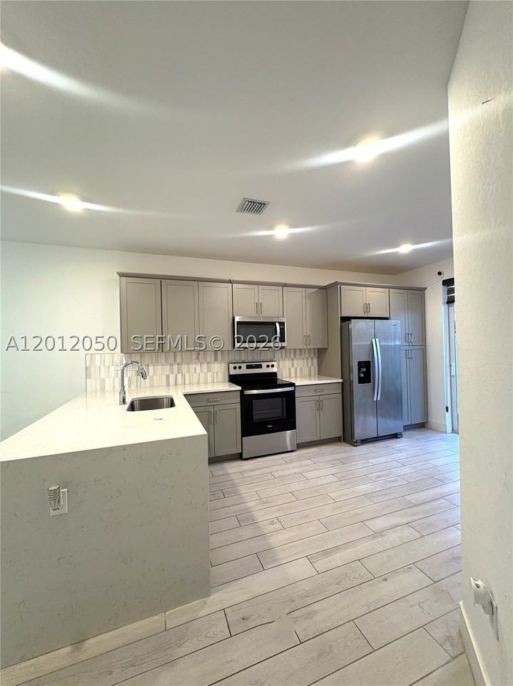 135 Sw 171st Ln #135 - Photo 2 of 15