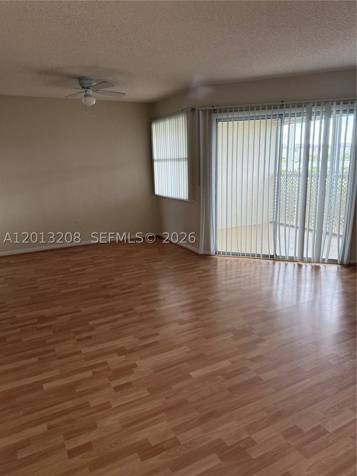 2260 Se 27th Dr #204E - Photo 6 of 16