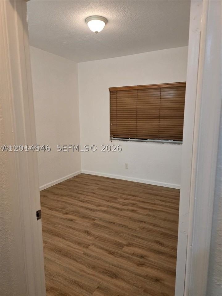 1304 N Santa Catalina Cir #1304 - Photo 3 of 17