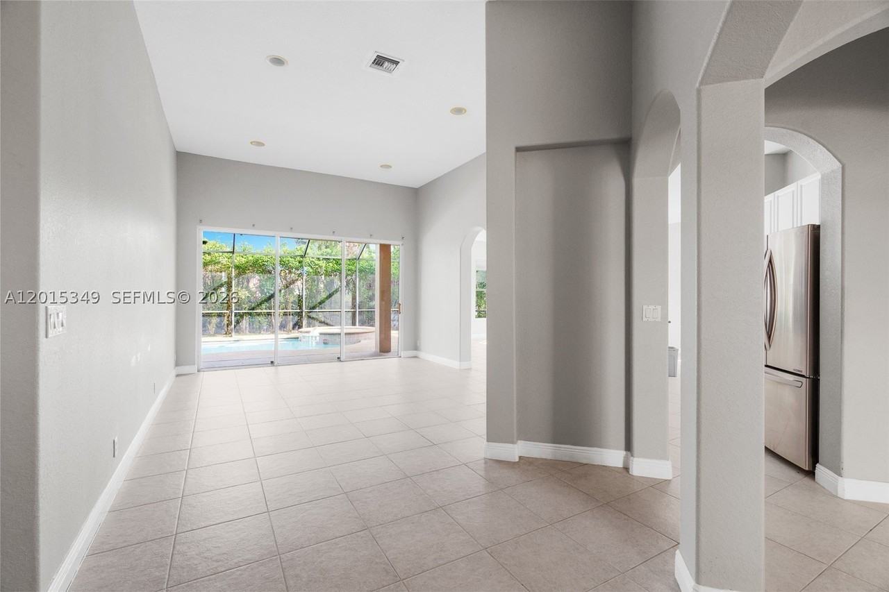 10635 Nw 61st Ct - Photo 4 of 50