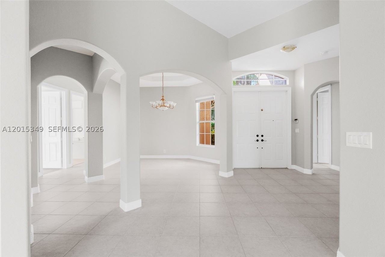 10635 Nw 61st Ct - Photo 6 of 50