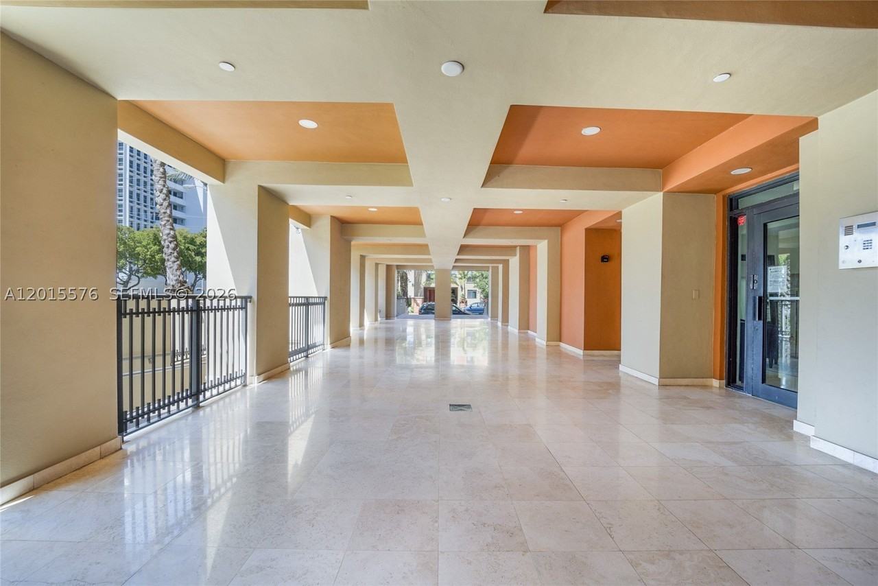 671 Biltmore Way #PH - Photo 4 of 40