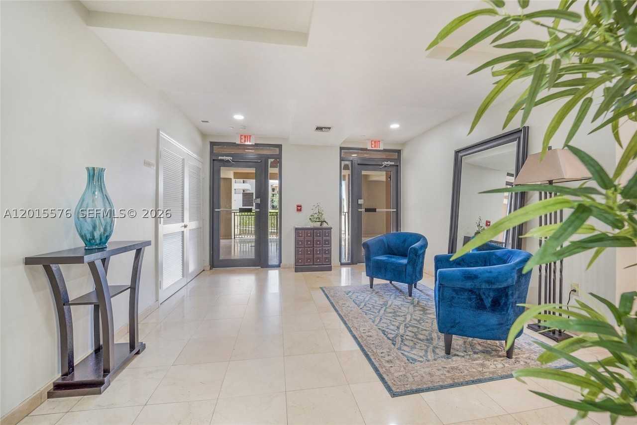 671 Biltmore Way #PH - Photo 5 of 40