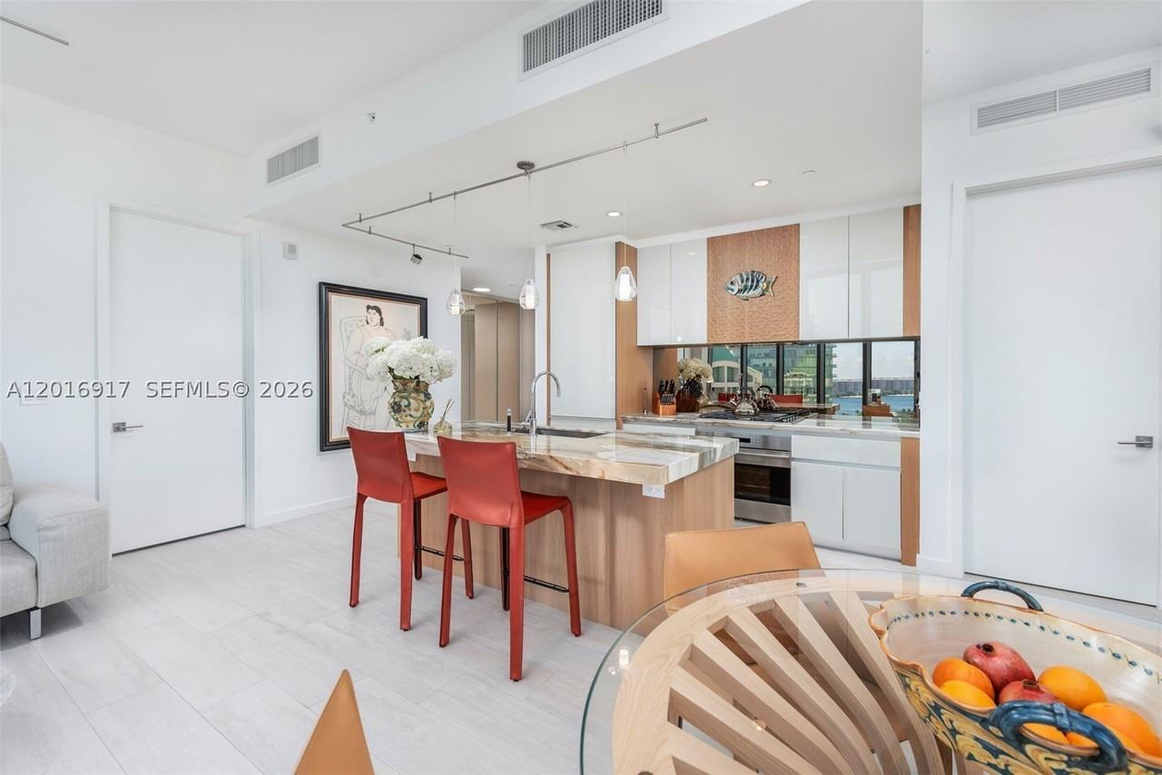 2831 S Bayshore Dr #2205 - Photo 4 of 27