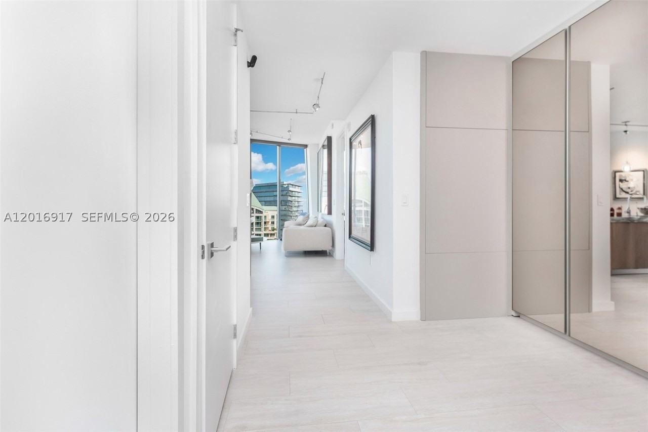 2831 S Bayshore Dr #2205 - Photo 6 of 27
