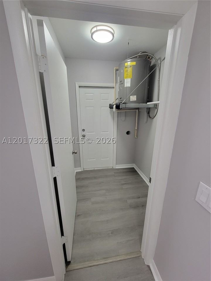 1414 Nw 8th Ave #1 - Photo 6 of 21