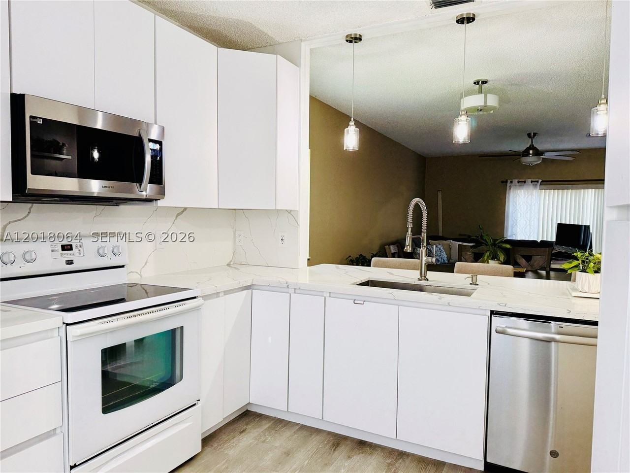 16213 Emerald Cove Rd - Photo 2 of 27