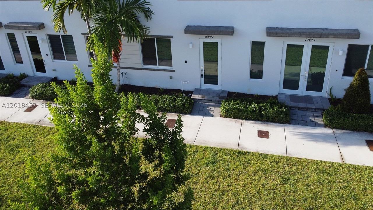 10447 Nw 66th St - Photo 4 of 50