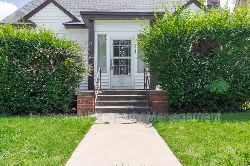 728 Ne 15th St - Photo 2 of 22
