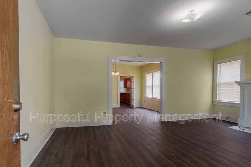 728 Ne 15th St - Photo 3 of 22