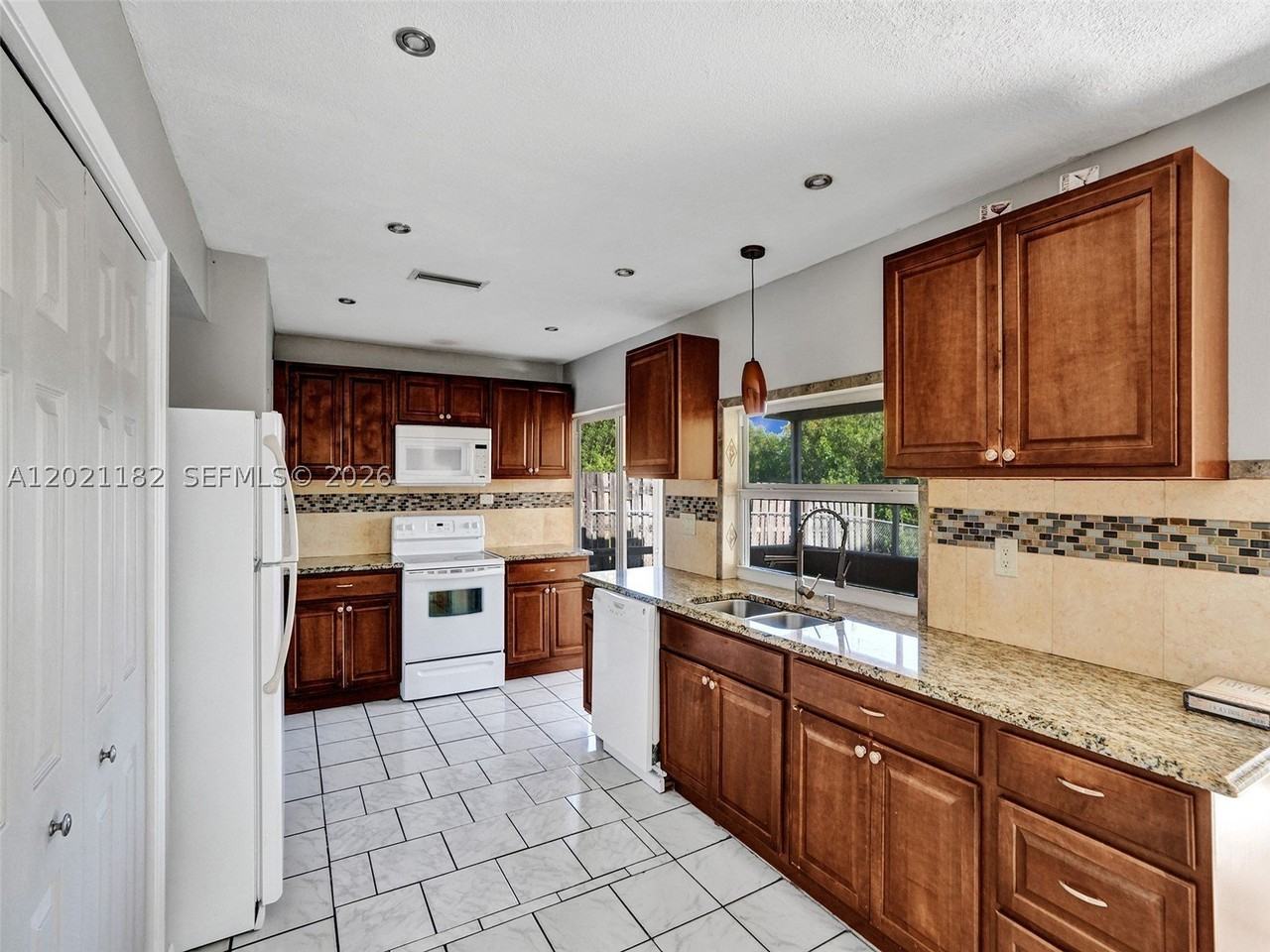8550 Nw 27th Pl #8550 - Photo 3 of 39