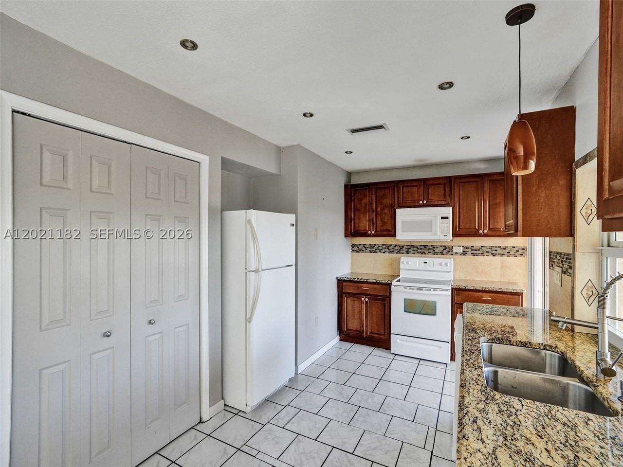 8550 Nw 27th Pl #8550 - Photo 4 of 39