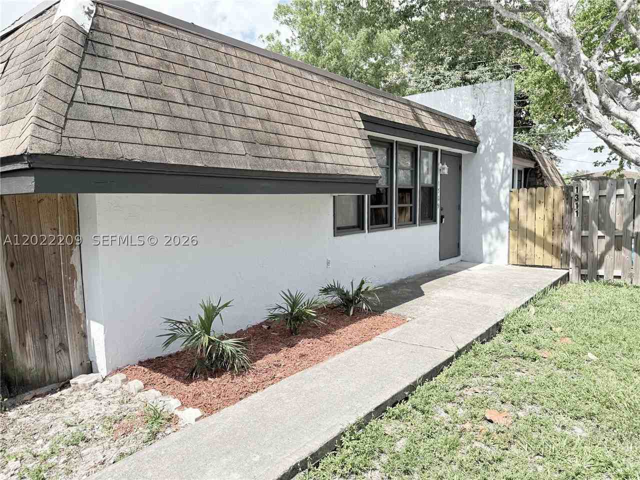 1309 Nw 8th Ave - Photo 2 of 23