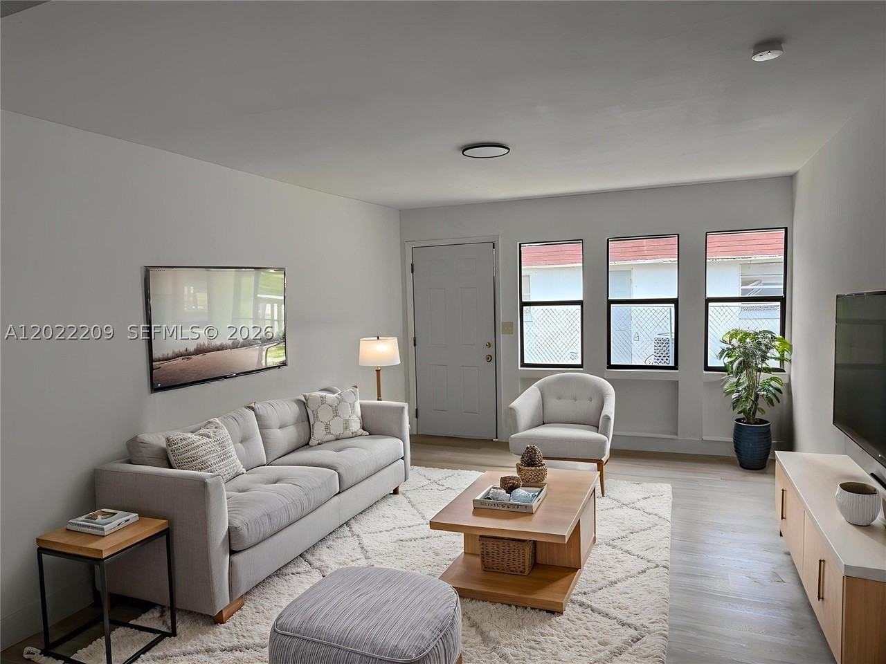 1309 Nw 8th Ave - Photo 4 of 23