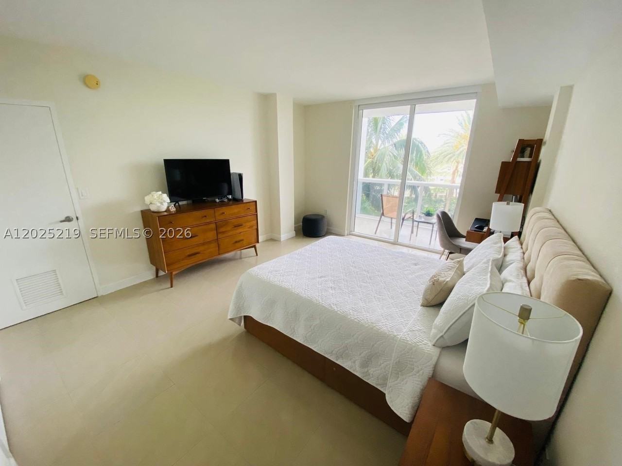 10275 Collins Ave #324 - Photo 3 of 19