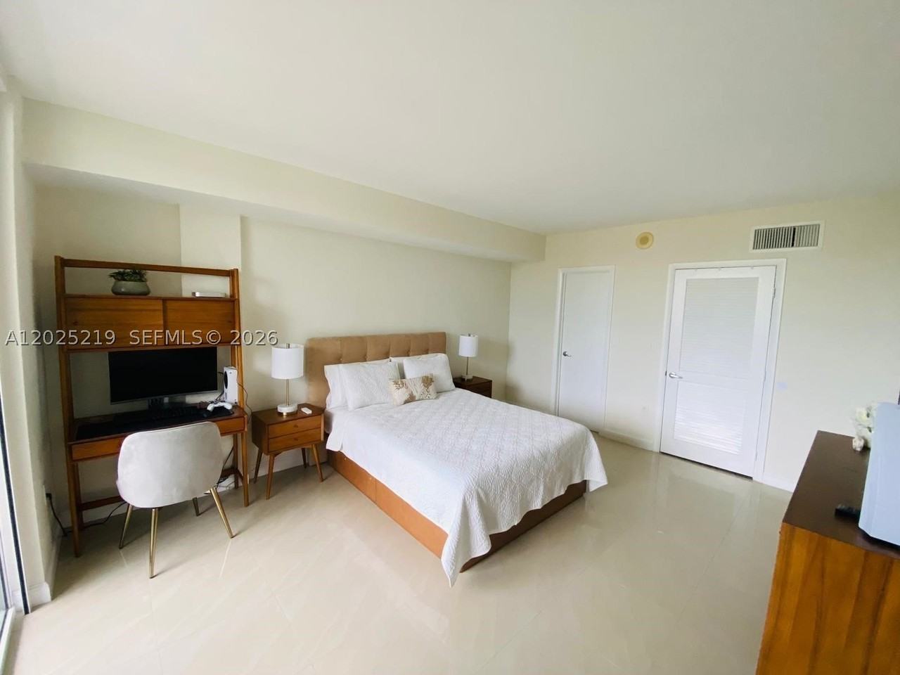 10275 Collins Ave #324 - Photo 7 of 19