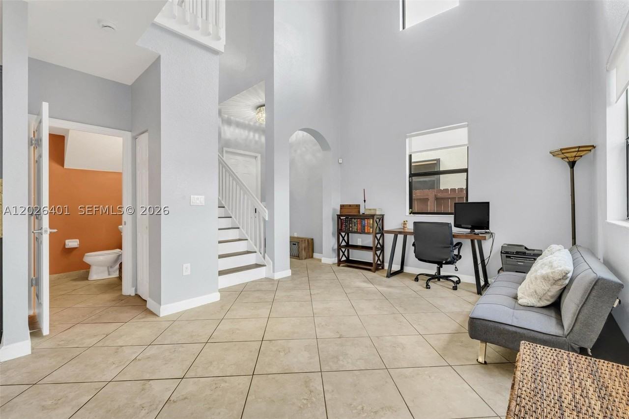 581 Se 34th Ter #0 - Photo 6 of 35
