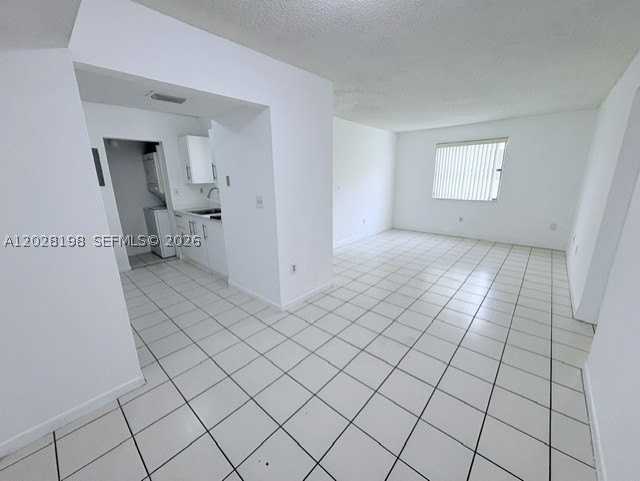 526 Nw 114th Ave #201 - Photo 3 of 9