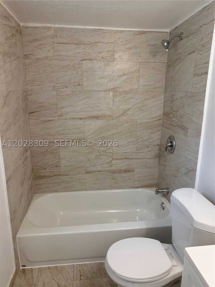 220 Nw 16th Ter #1 - Photo 3 of 5