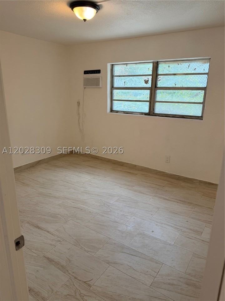 220 Nw 16th Ter #1 - Photo 4 of 5