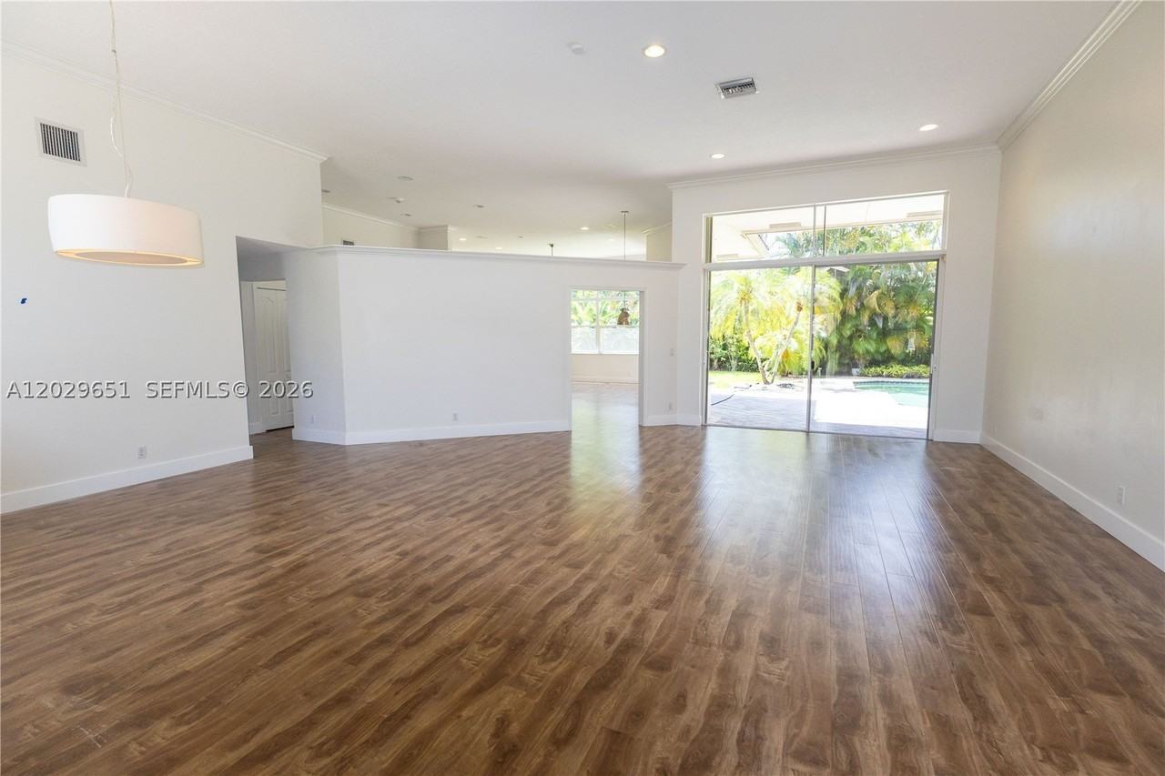 280 Landings Blvd #280 - Photo 4 of 50