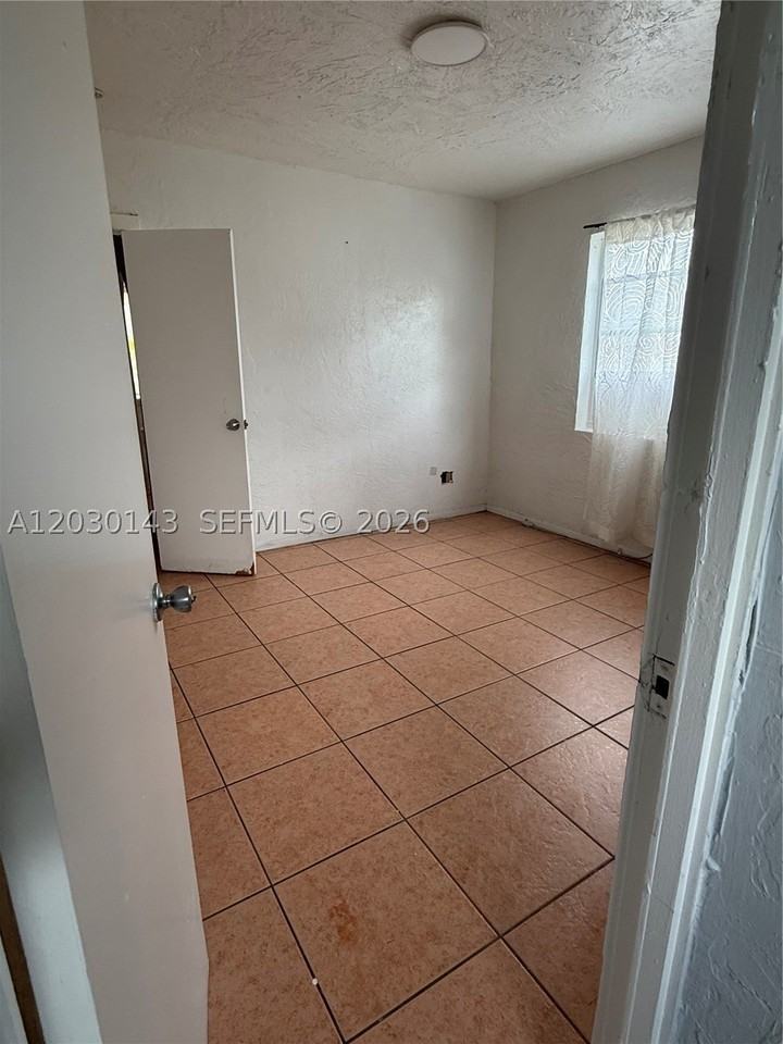 102 Nw 1st Ave #102 - Photo 2 of 9