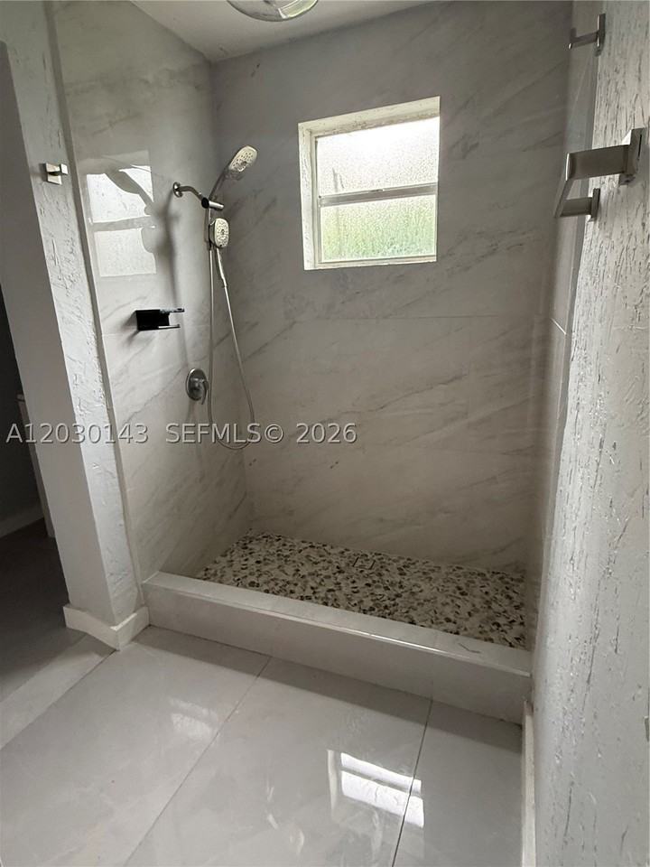 102 Nw 1st Ave #102 - Photo 4 of 9