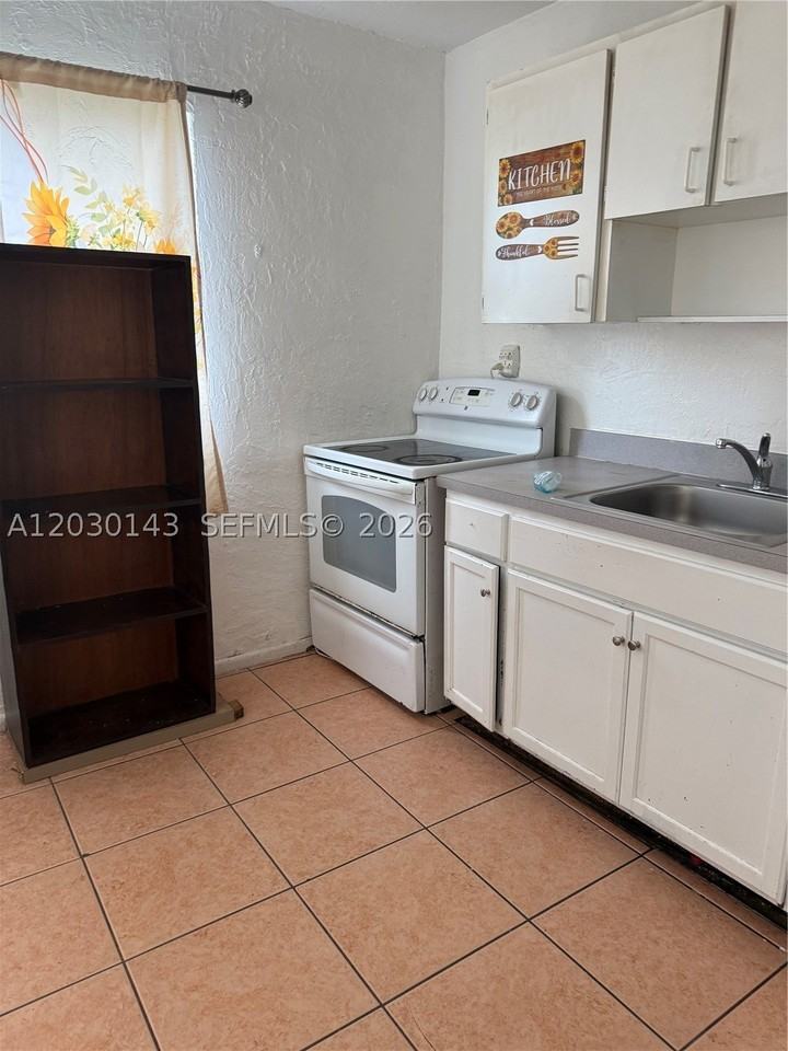 102 Nw 1st Ave #102 - Photo 7 of 9