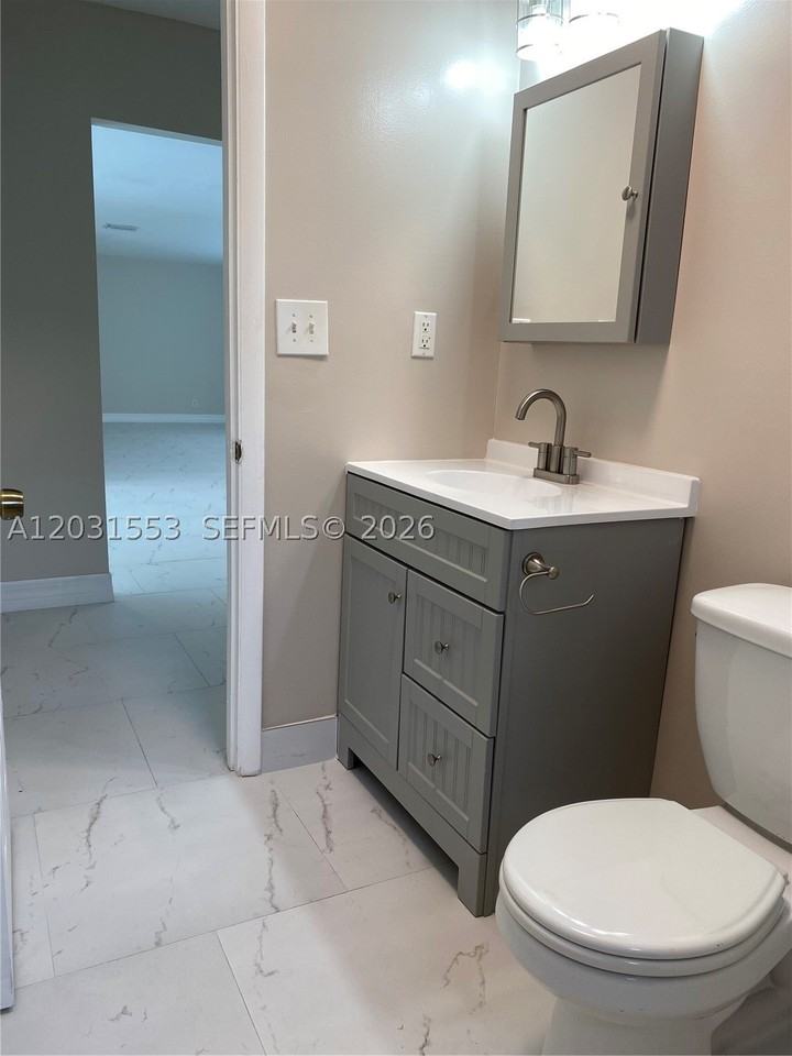 4030 Ne 2nd Ter #0 - Photo 4 of 16