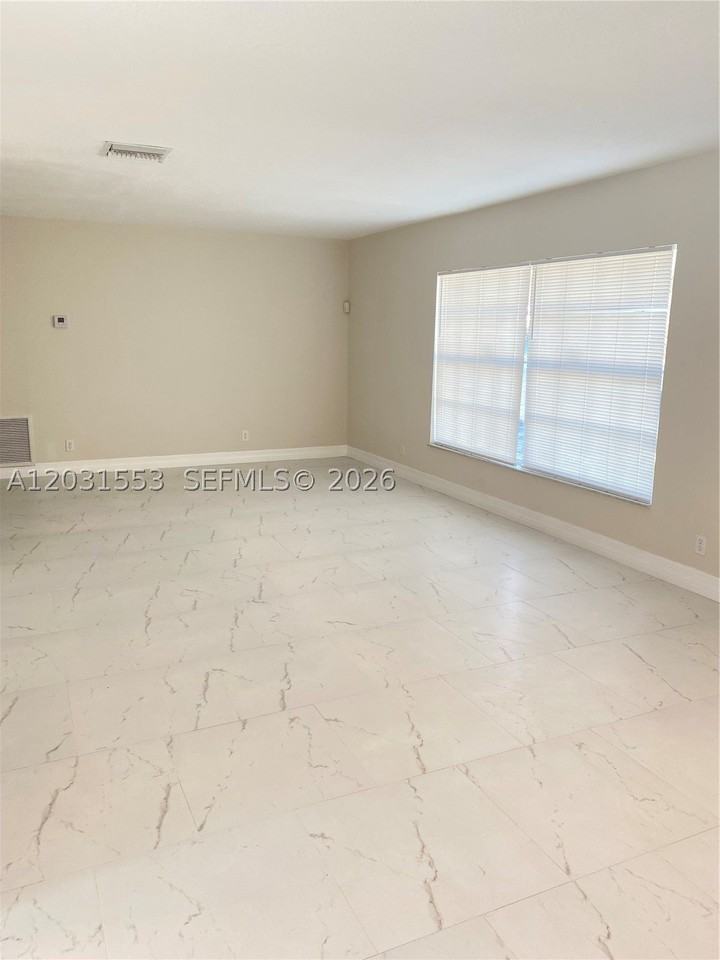 4030 Ne 2nd Ter #0 - Photo 5 of 16