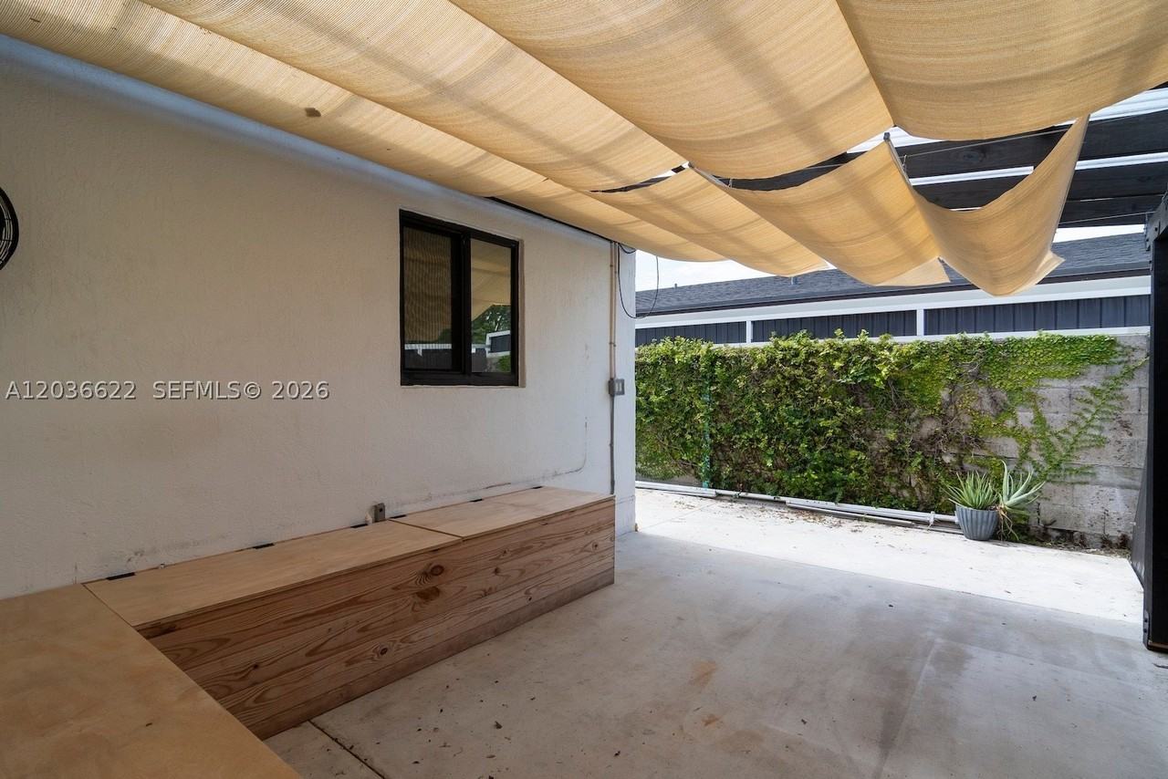 2729 Sw 67th Ave #1 - Photo 7 of 24
