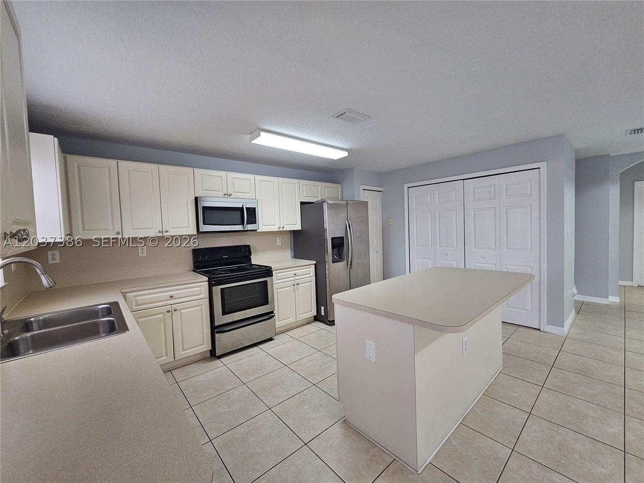 15270 Sw 30th Ter - Photo 2 of 17