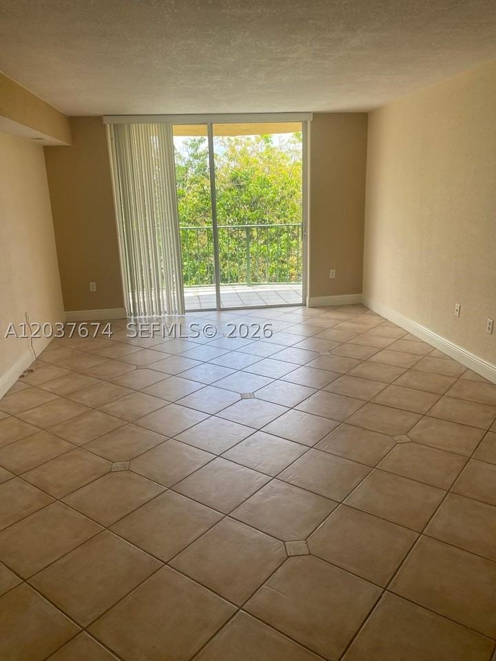 9320 Fontainebleau Blvd #515 - Photo 7 of 26