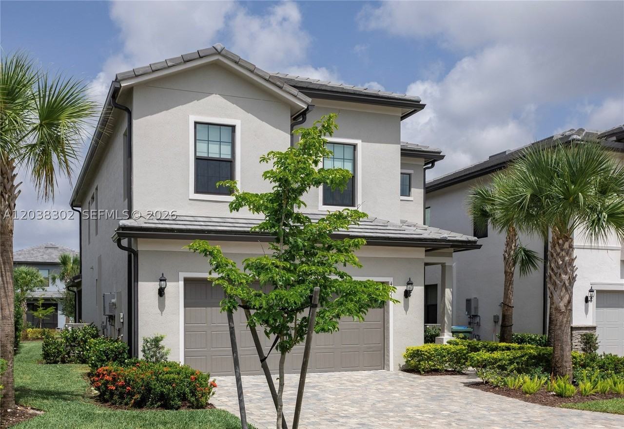 4423 Spruce Ln