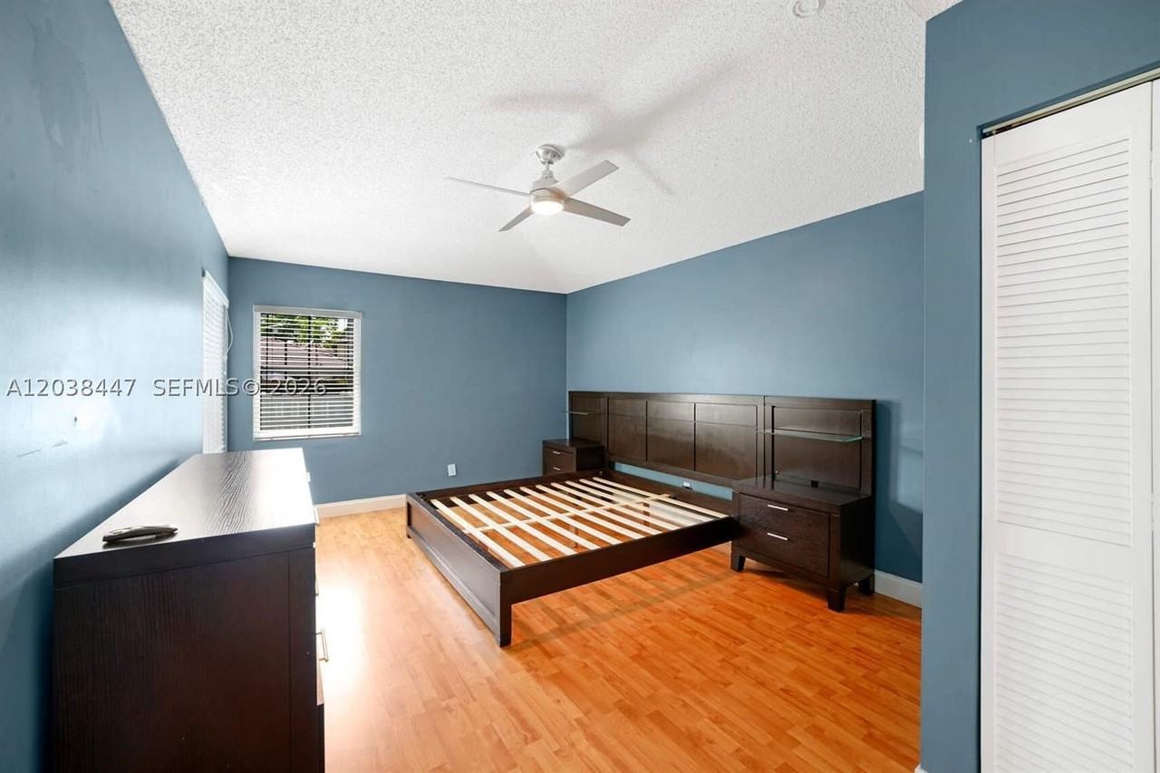 200 Nw 75th Ter - Photo 5 of 9